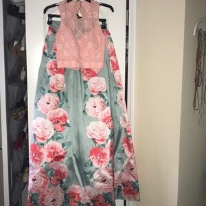 Classy 2 piece floral prom dress